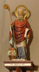Statue de Saint Nicolas avec les 3 enfants