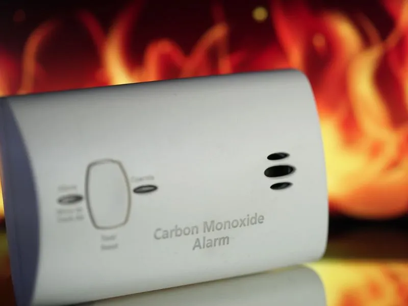 Détecteur de monoxyde de carbone : votre gardien silencieux pour un chauffage au bois sécurisé